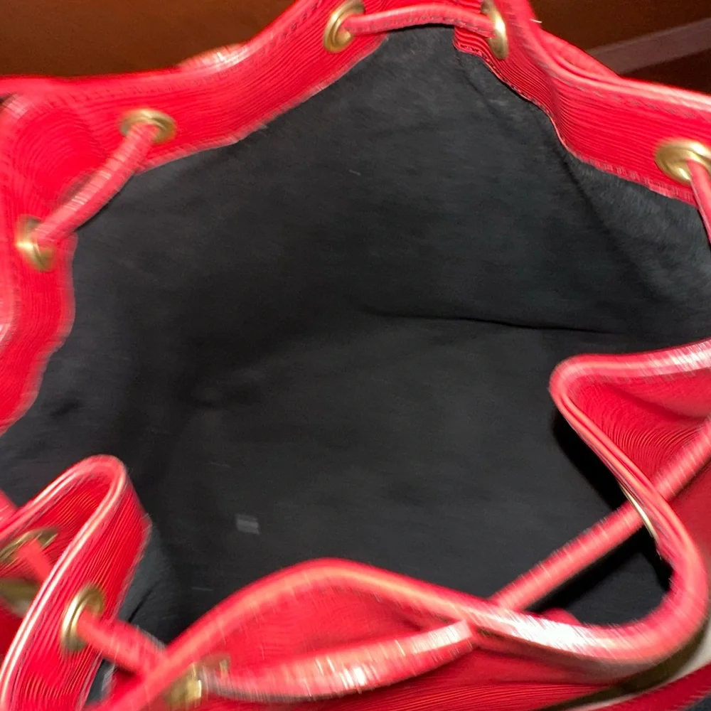 🌸🌸🌸Authentic Louis Vuitton Leather LV Petit Noe Red Epi - Picture 3 of 12